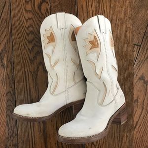 Super rare! White Frye Sabrina Campus Boots